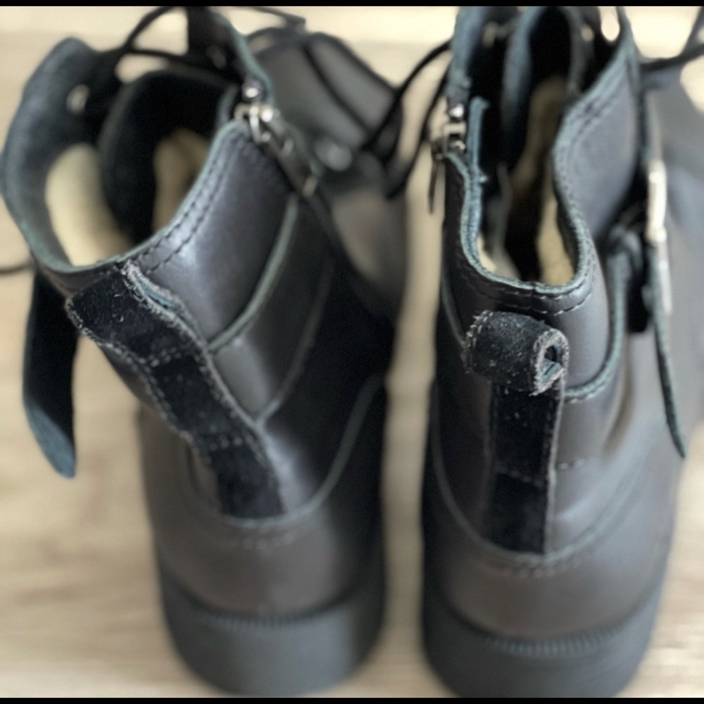 Ugg Women’s Combat Boots size 9 - Picture 4 of 12